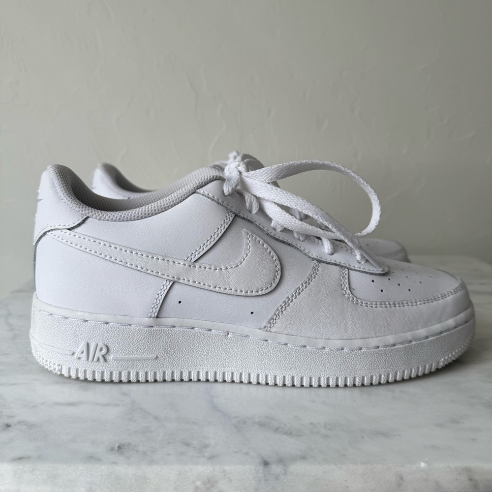 White Air Force 1 Nike Sneakers 6.5Y; 8 Women’s